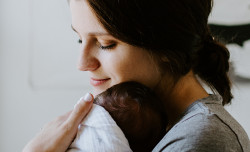 Breast pumping: How to store and reheat breast milk